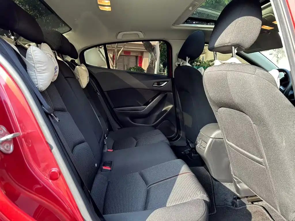 Mazda 3 Axela 2018 — фото 16