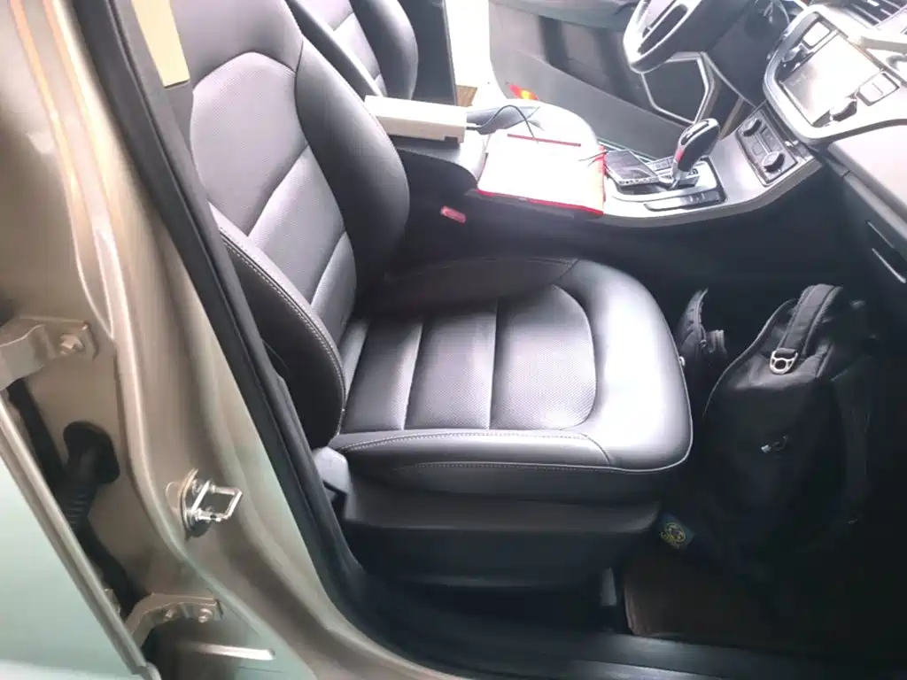 Geely Emgrand GS 2018 — фото 25