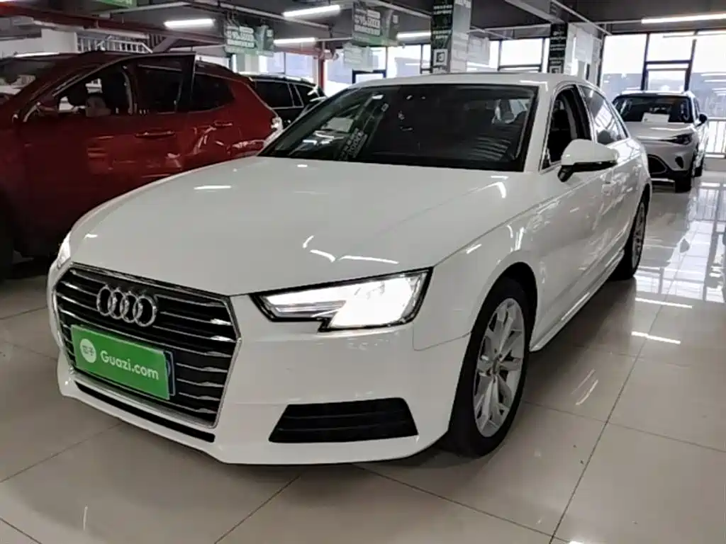 Audi A4L 2017 — фото 1