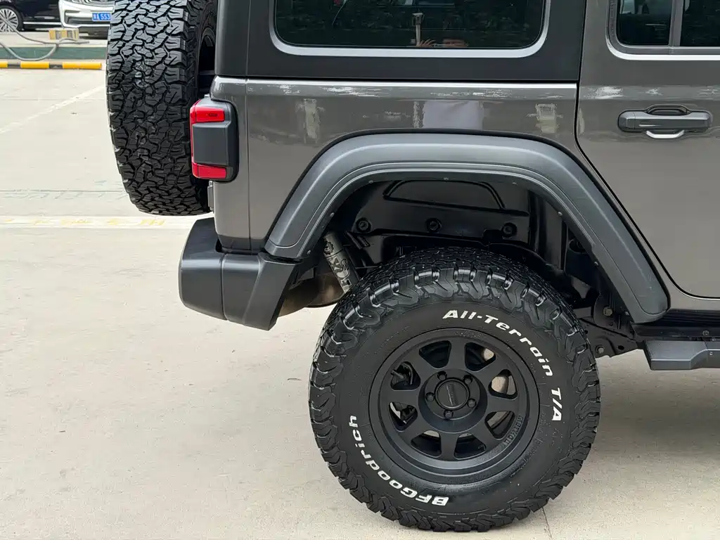 Jeep Wrangler 2023 — фото 12