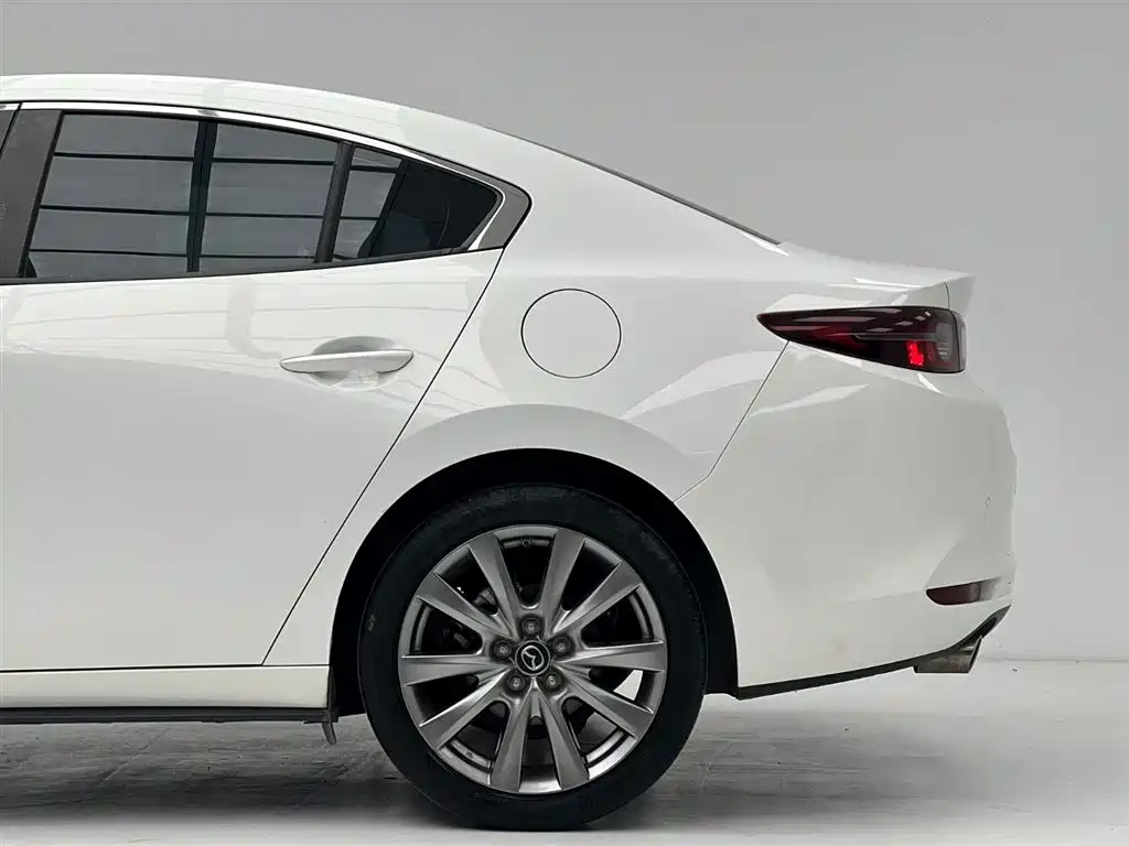 Mazda 3 Axela 2021 — фото 14