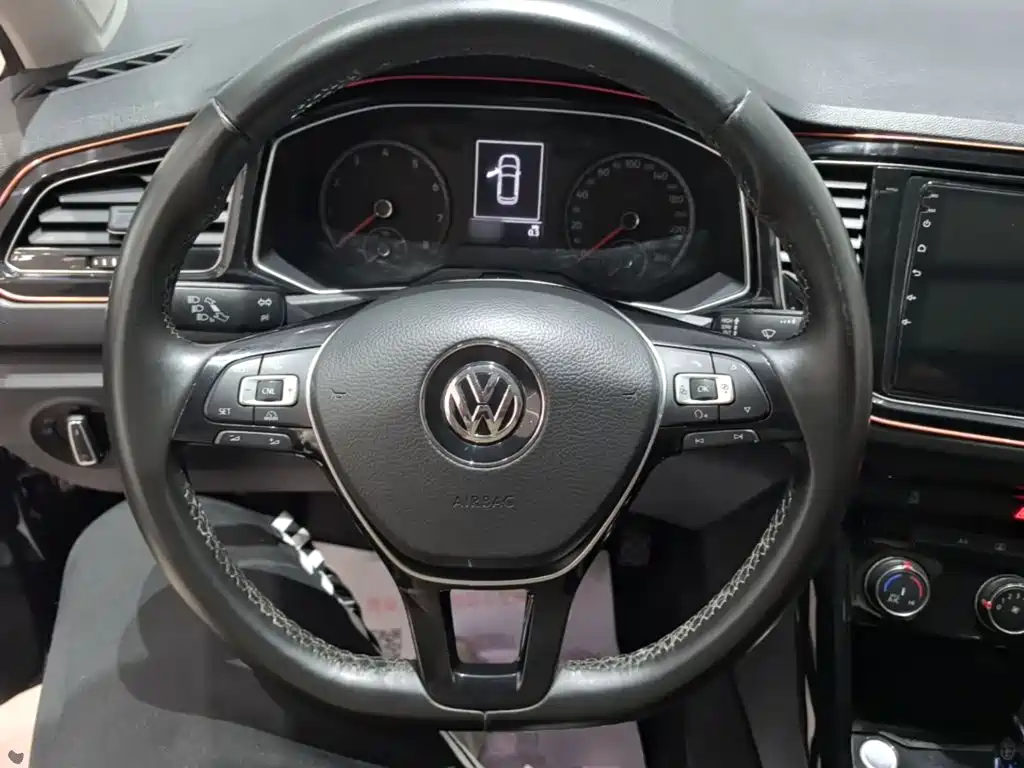 Volkswagen T-Roc 2019 — фото 11