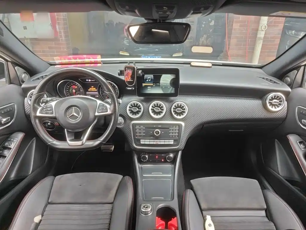 Mercedes-Benz A-Class 2017 — фото 10