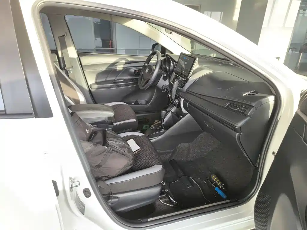 Toyota Yaris L 2020 — фото 21