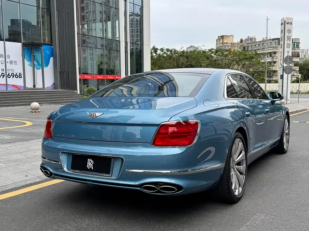 Bentley Flying Spur 2023 — фото 16