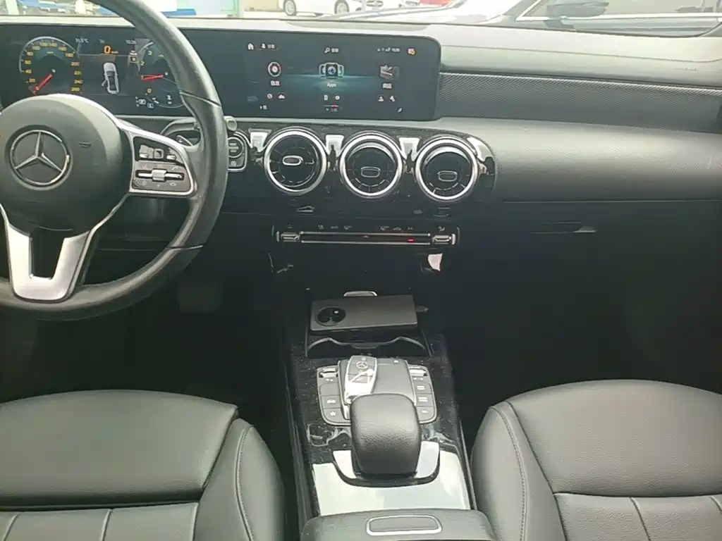 Mercedes-Benz A-Class 2023 — фото 13