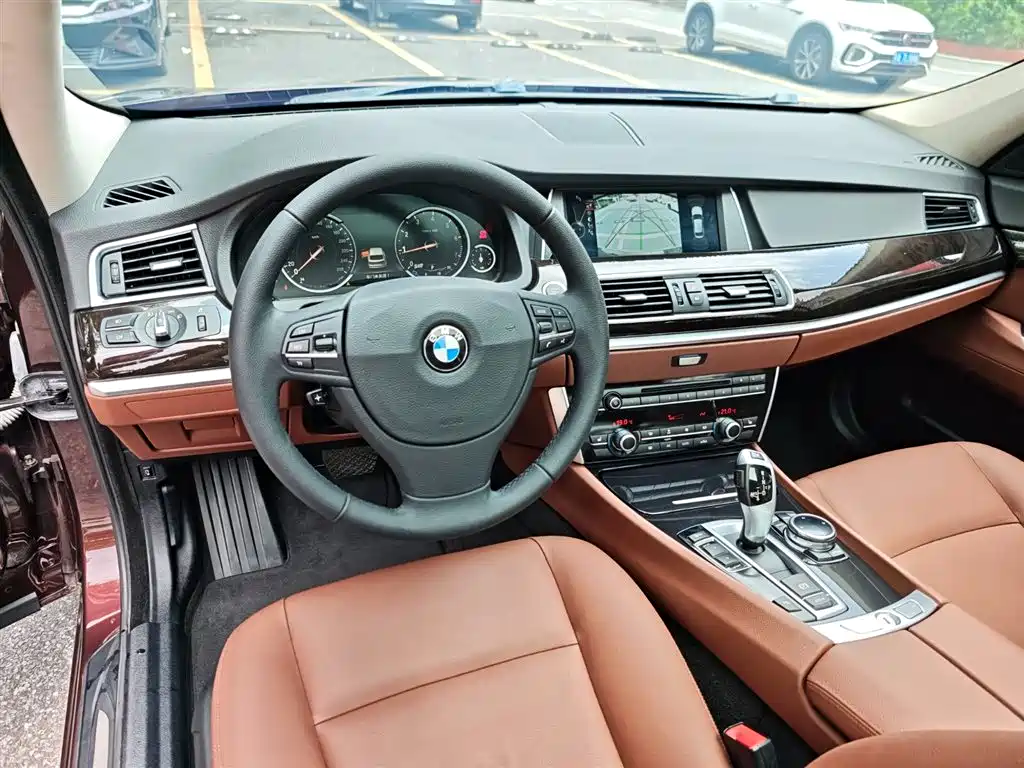 BMW 5 Series GT 2014 — фото 12