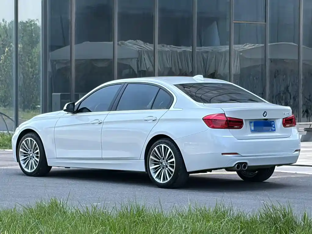 BMW 3 Series 2018 — фото 6