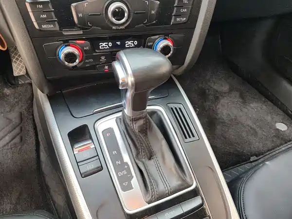 Audi A4L 2015