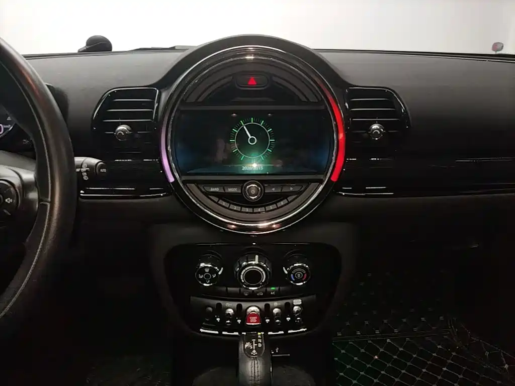 MINI Clubman 2018 — фото 13