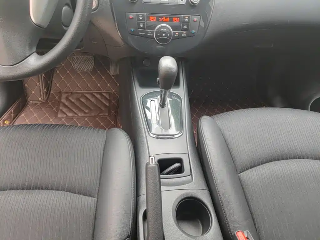 Nissan Tiida 2015 — фото 14