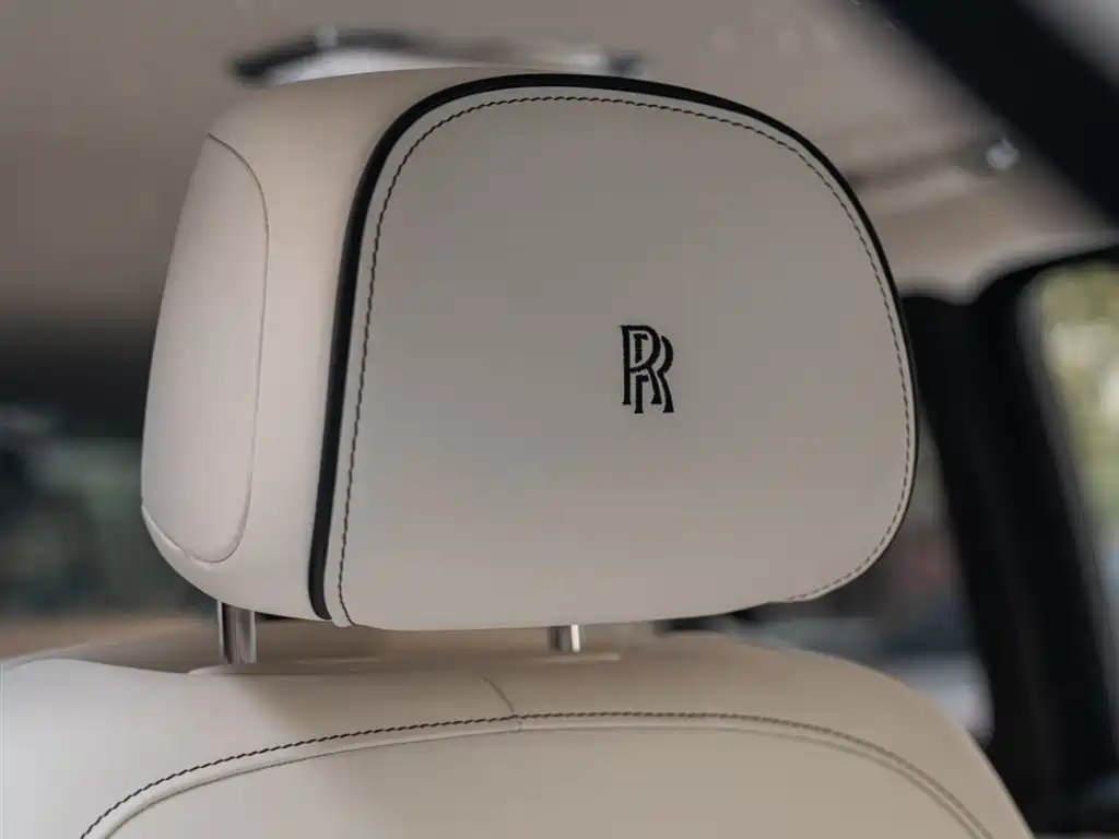 Rolls-Royce Cullinan 2021 — фото 15
