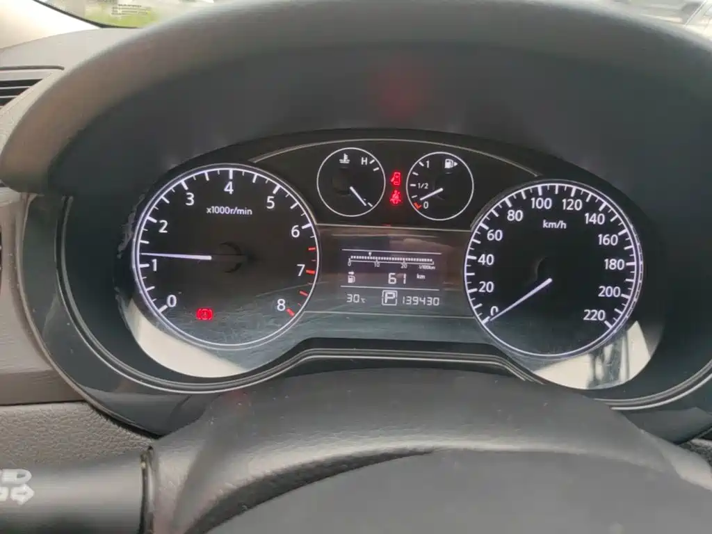 Nissan Tiida 2015 — фото 12