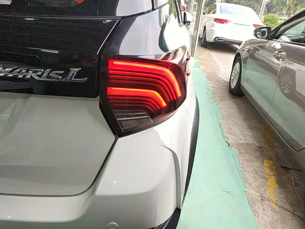 Toyota Yaris L 2021 — фото 24