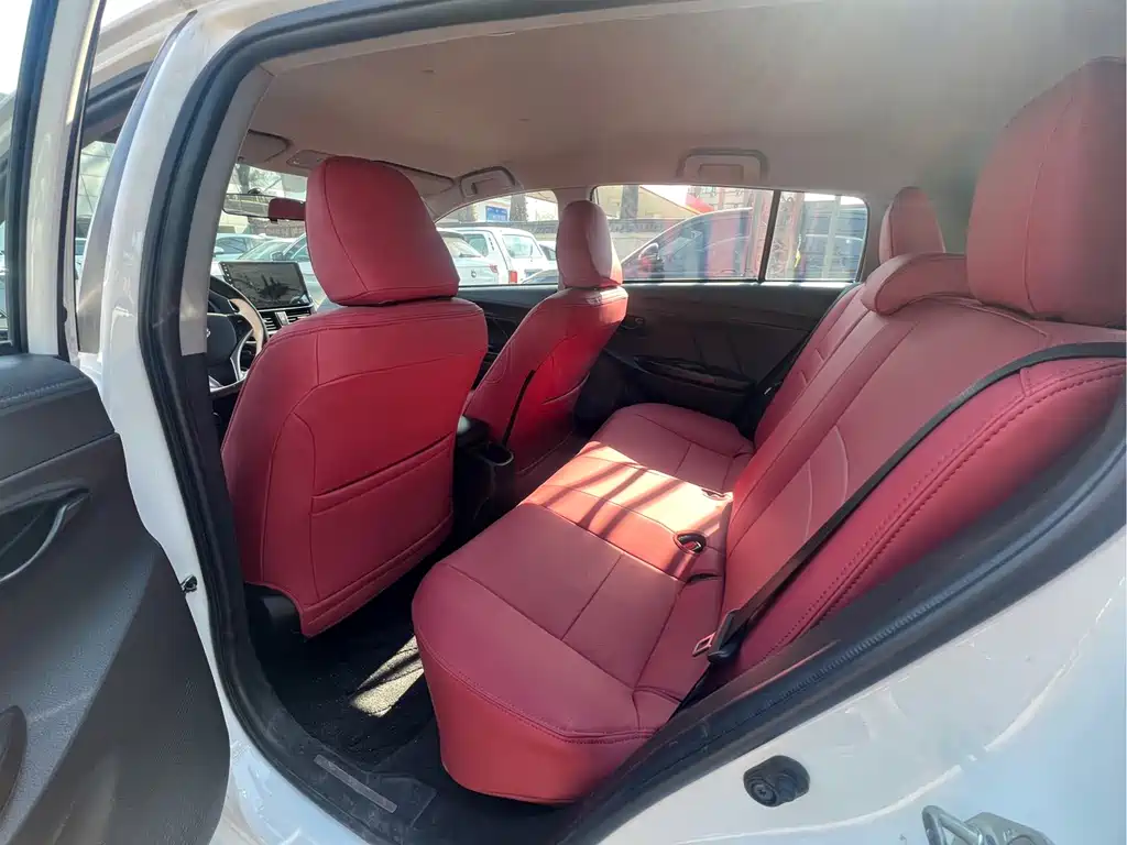 Toyota Yaris L 2022 — фото 8