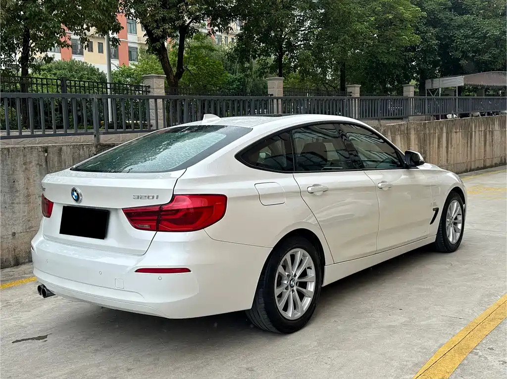 BMW 3 Series GT 2017 — фото 12