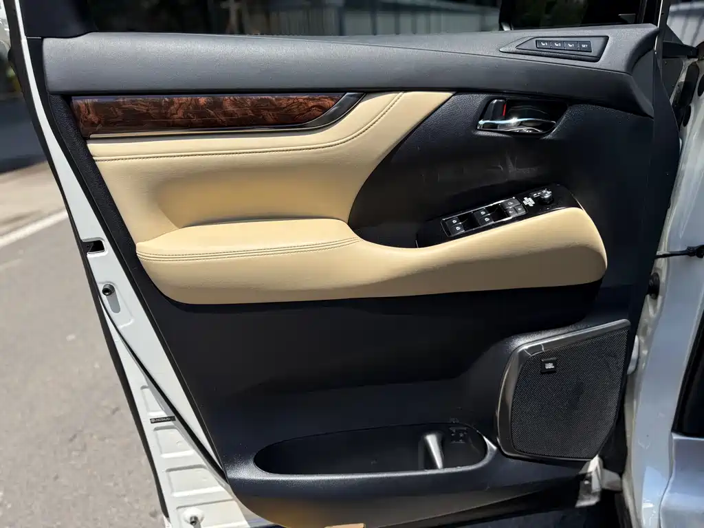 Toyota Alphard 2018 — фото 8