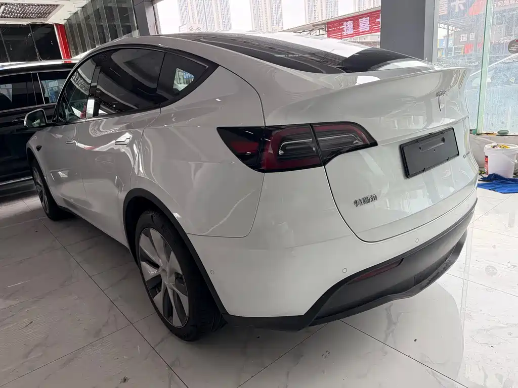 Tesla Model Y 2023 — фото 9