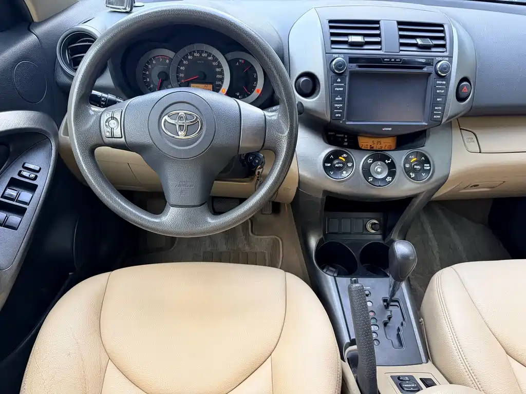 Toyota RAV4 2013 — фото 12