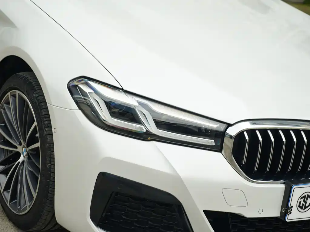 BMW 5 Series 2023 — фото 11