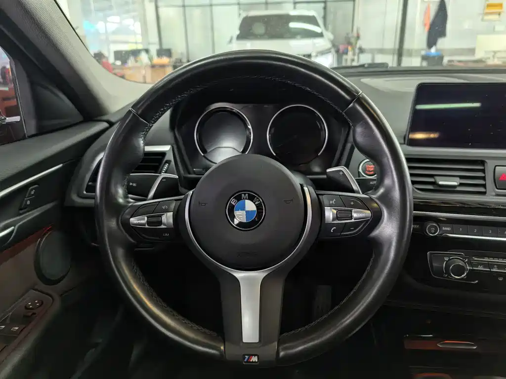 BMW 1 Series 2020 — фото 11