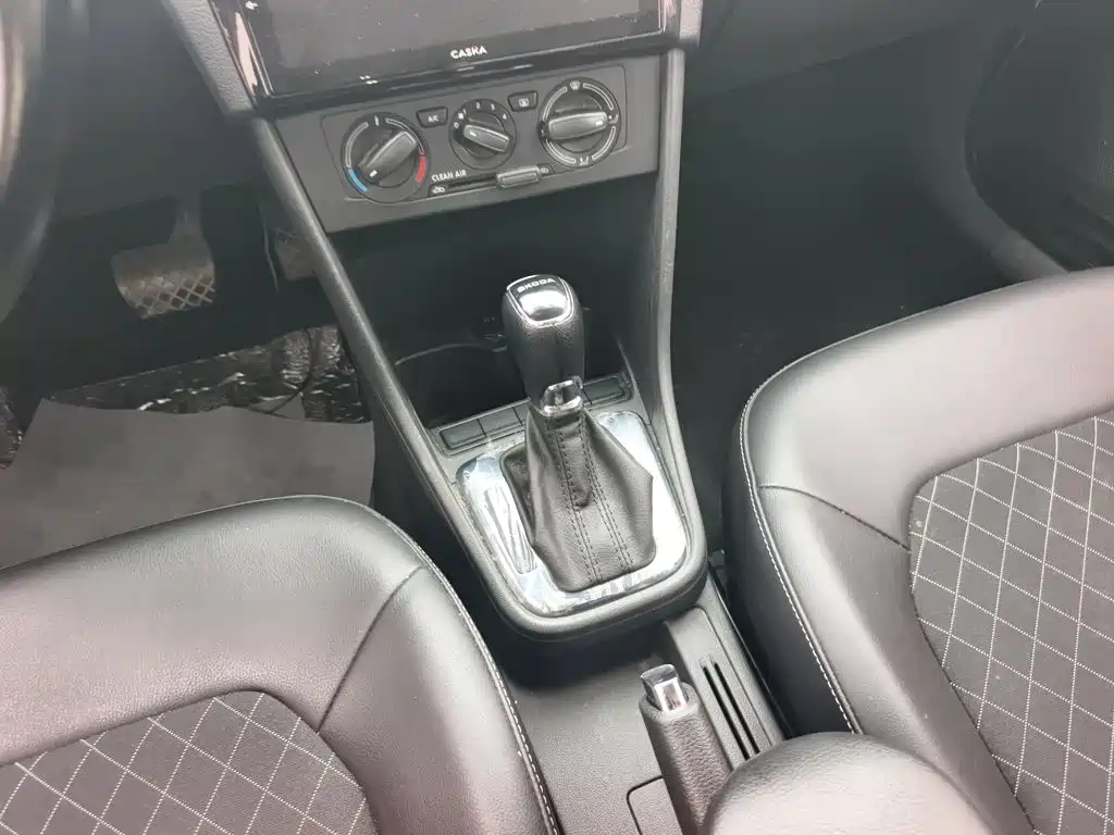 Skoda Rapid 2018 — фото 14