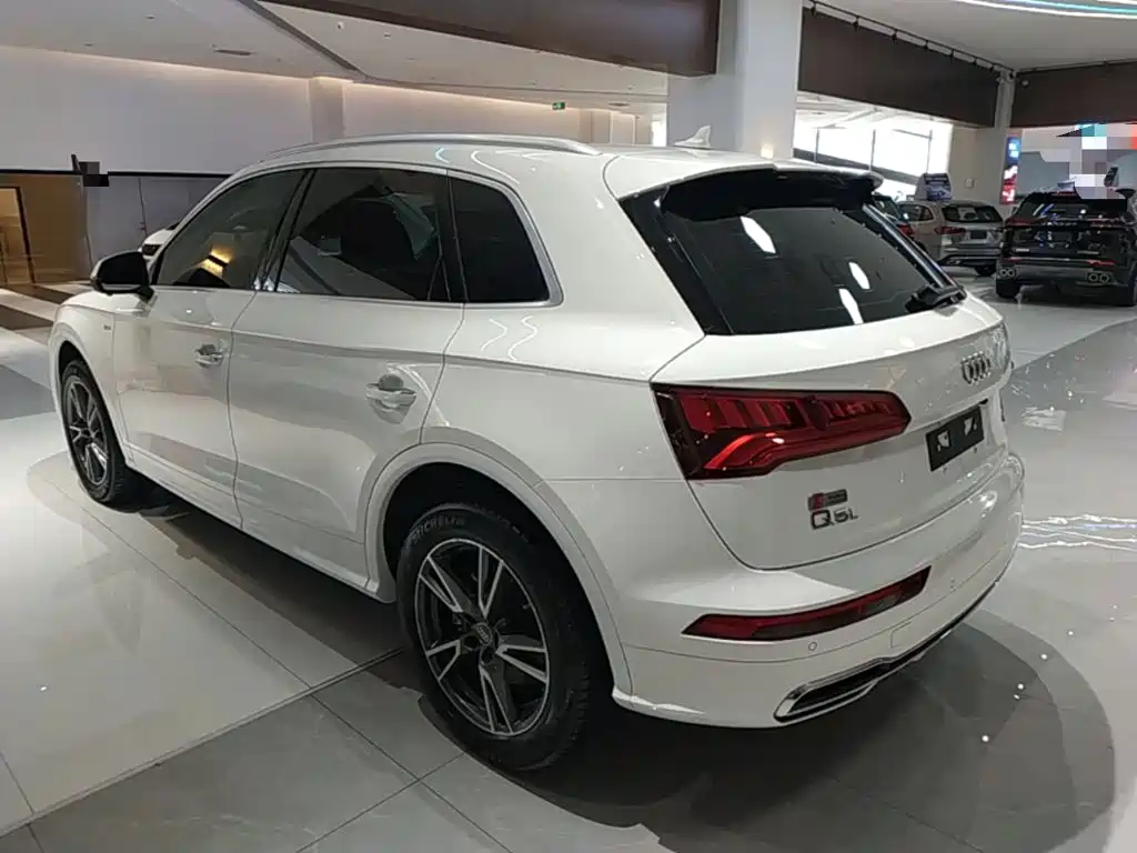 Audi Q5L 2020 — фото 21