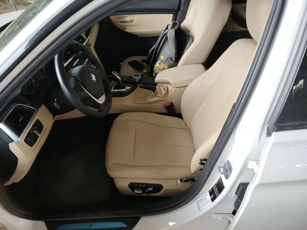 BMW 3 Series 2017 — фото 11