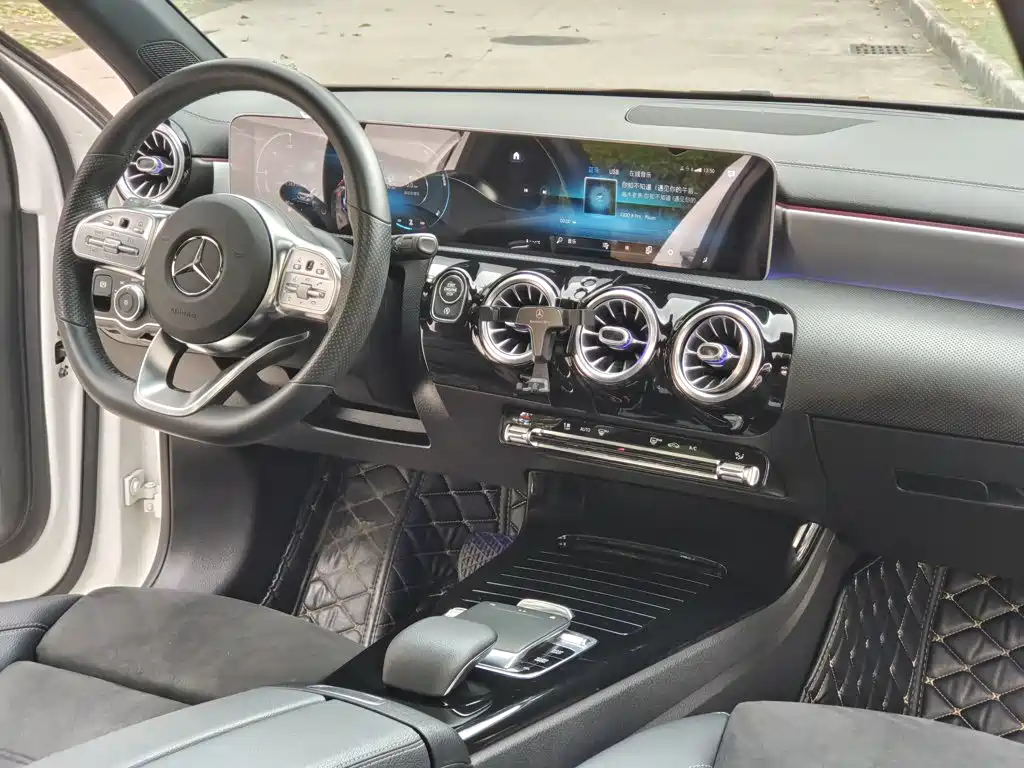 Mercedes-Benz A-Class 2020 — фото 19