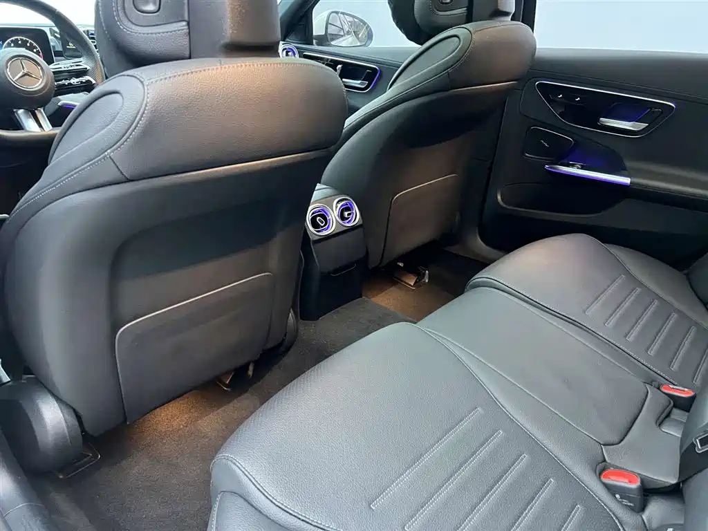 Mercedes-Benz C-Class 2024 — фото 20