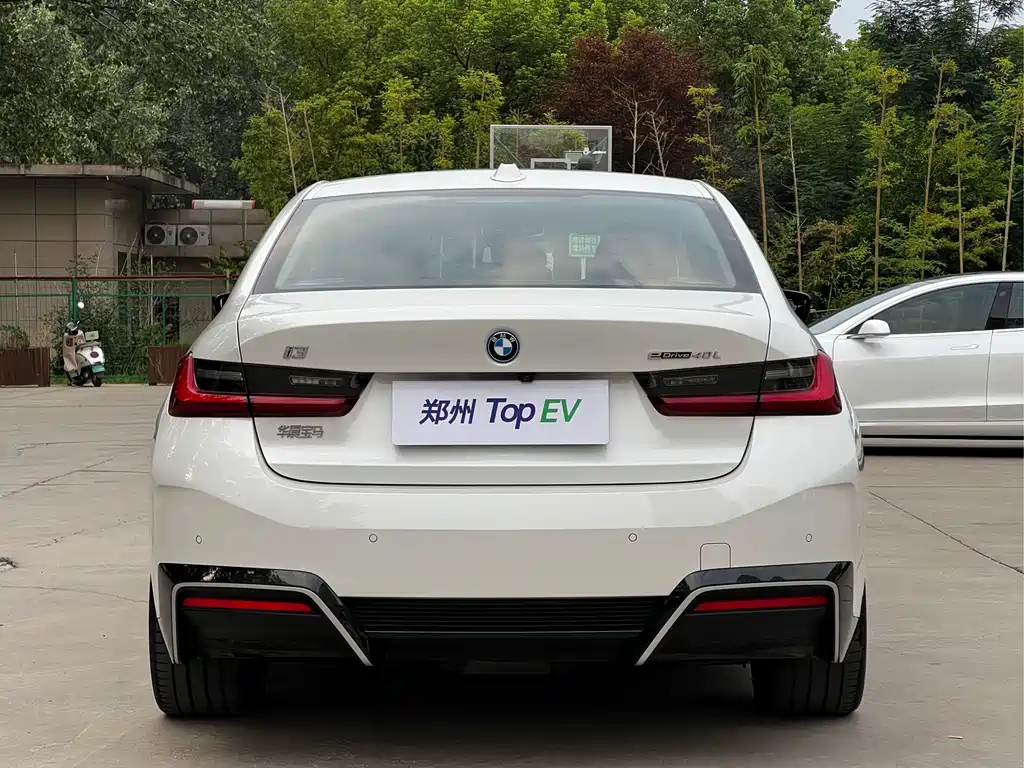 BMW i3 2024