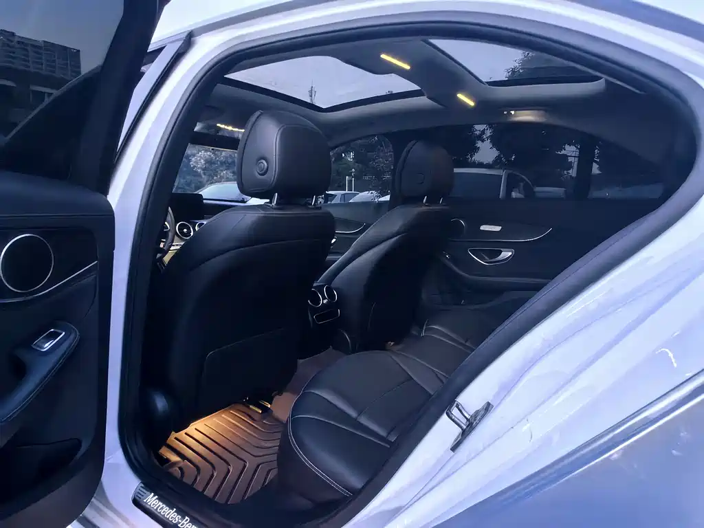 Mercedes-Benz C-Class 2019 — фото 4