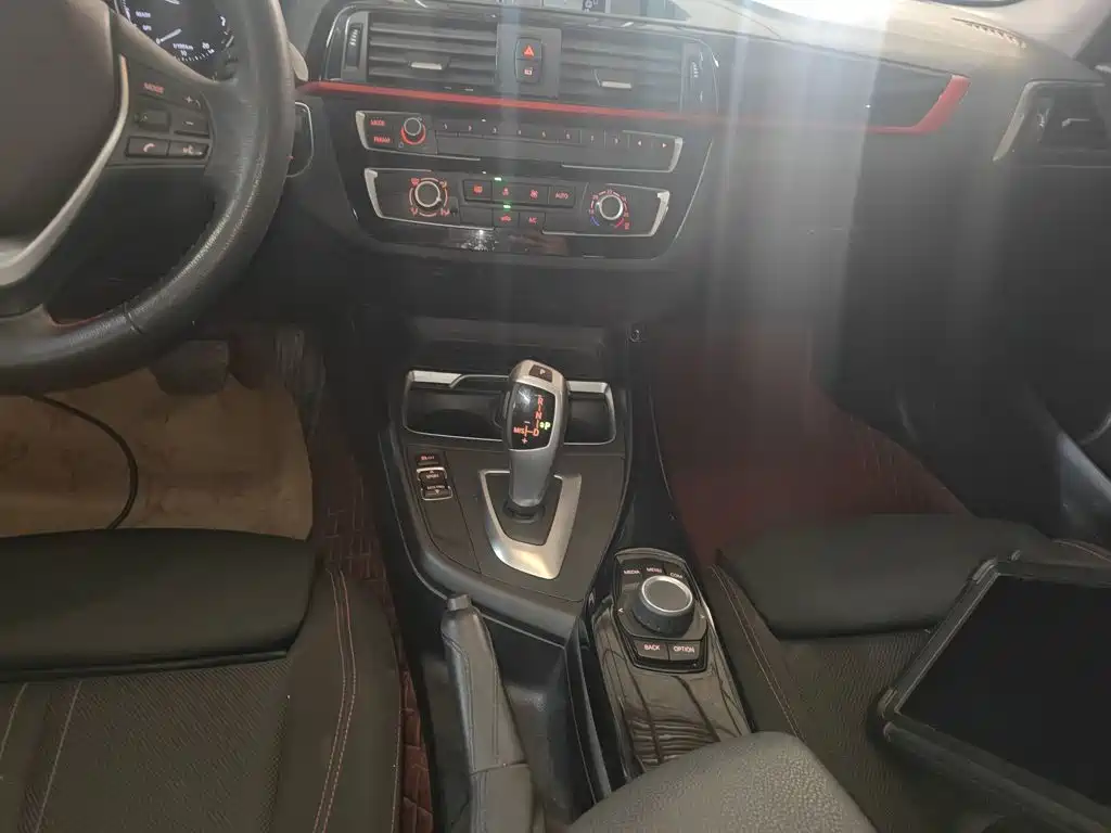 BMW 1 Series 2019 — фото 10