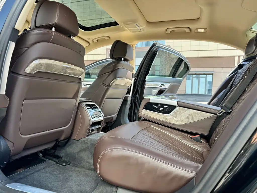 BMW 7 Series 2022 — фото 10