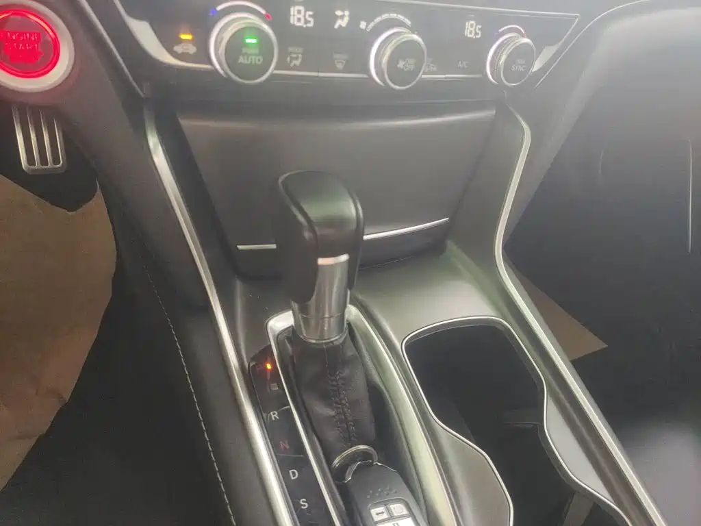 Honda Accord 2022 — фото 10