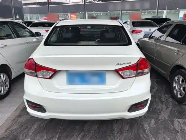 Suzuki Qiyue 2015