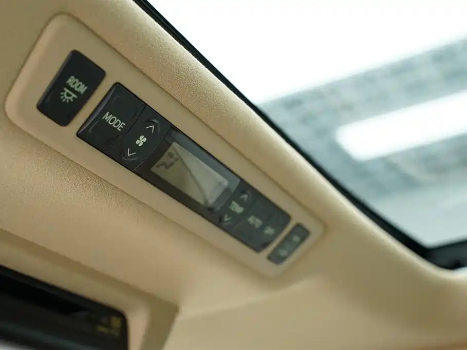 Toyota Alphard 2010 — фото 26