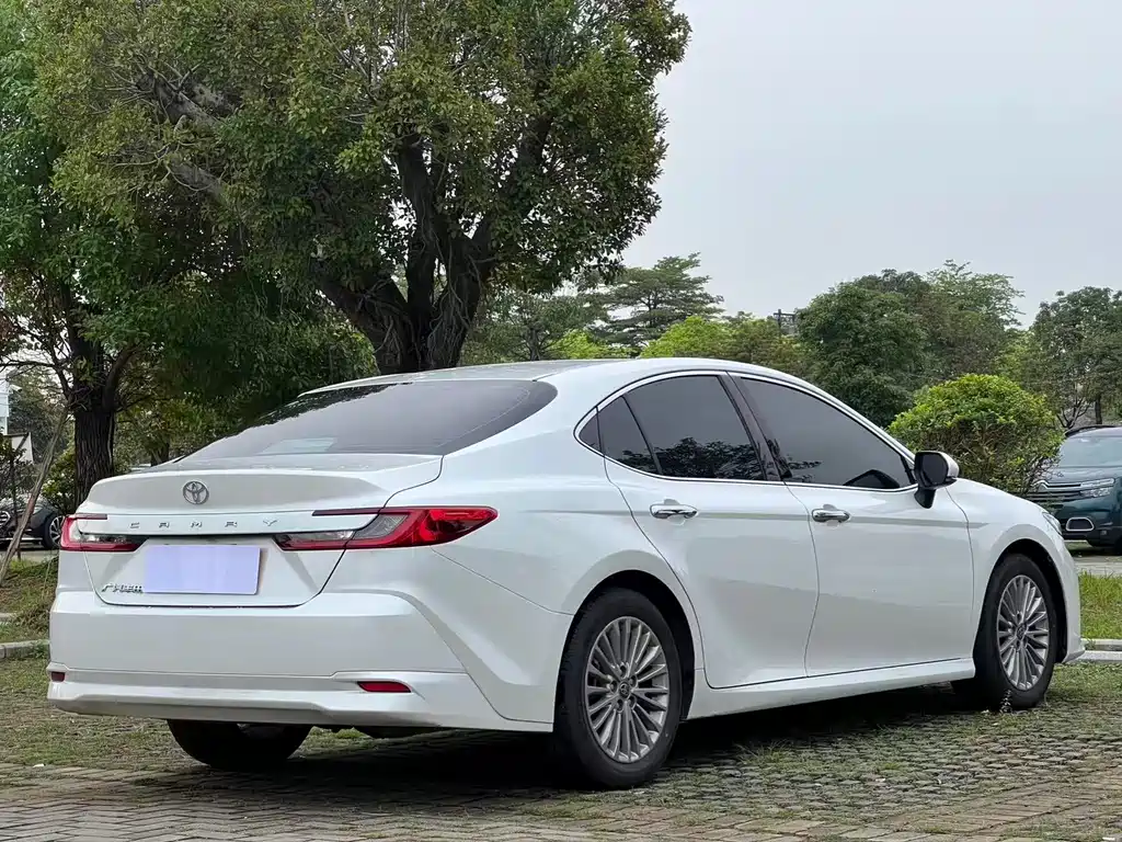 Toyota Camry 2024 — фото 12