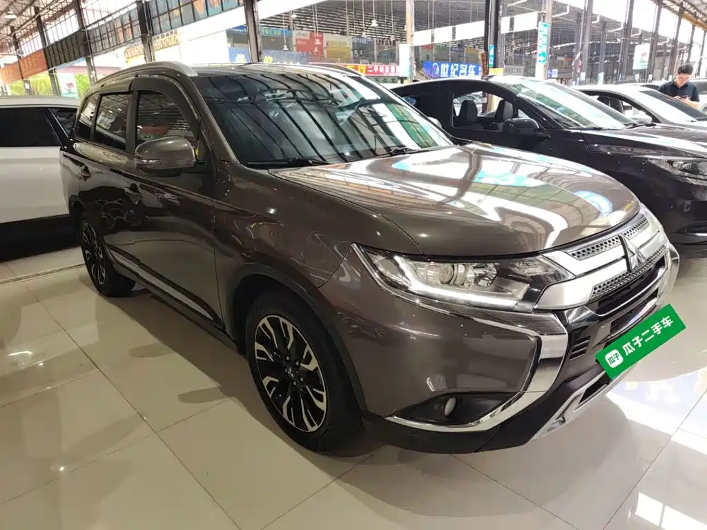 Mitsubishi Outlander 2018 — фото 22