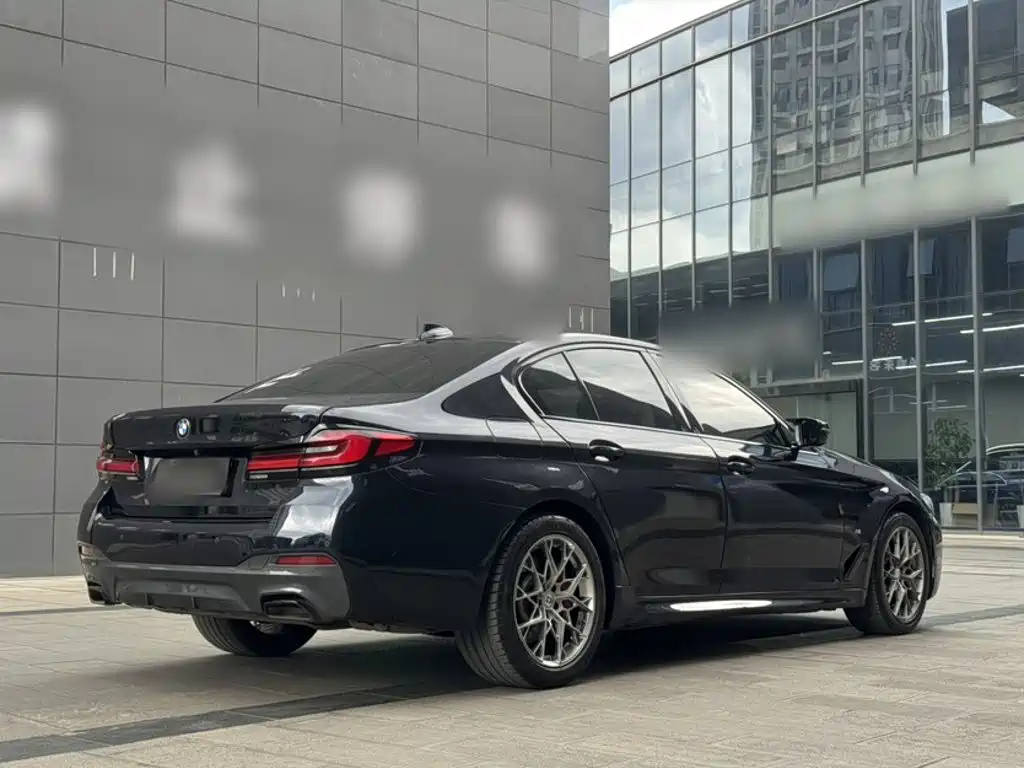 BMW 5 Series 2022 — фото 10