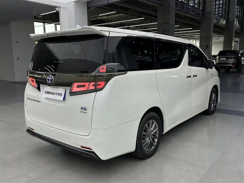 Toyota Vellfire 2023 — фото 3