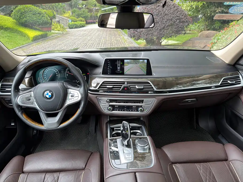 BMW 7 Series 2017 — фото 7