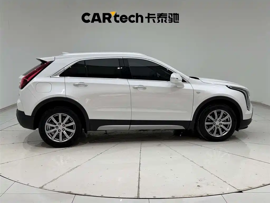 Cadillac XT4 2023 — фото 12