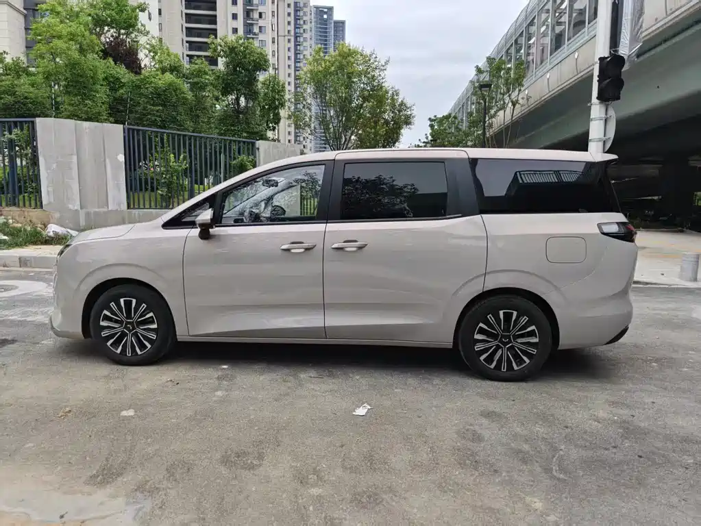 Wuling Starlight 730 EV 2026 — фото 8