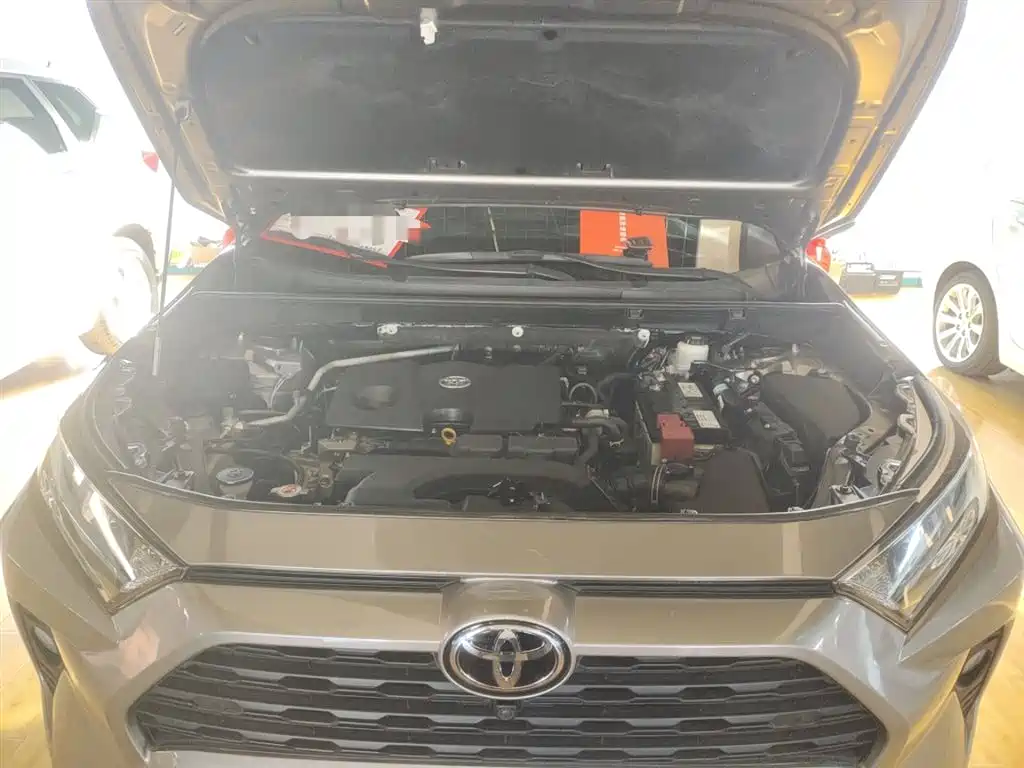 Toyota RAV4 2023 — фото 19