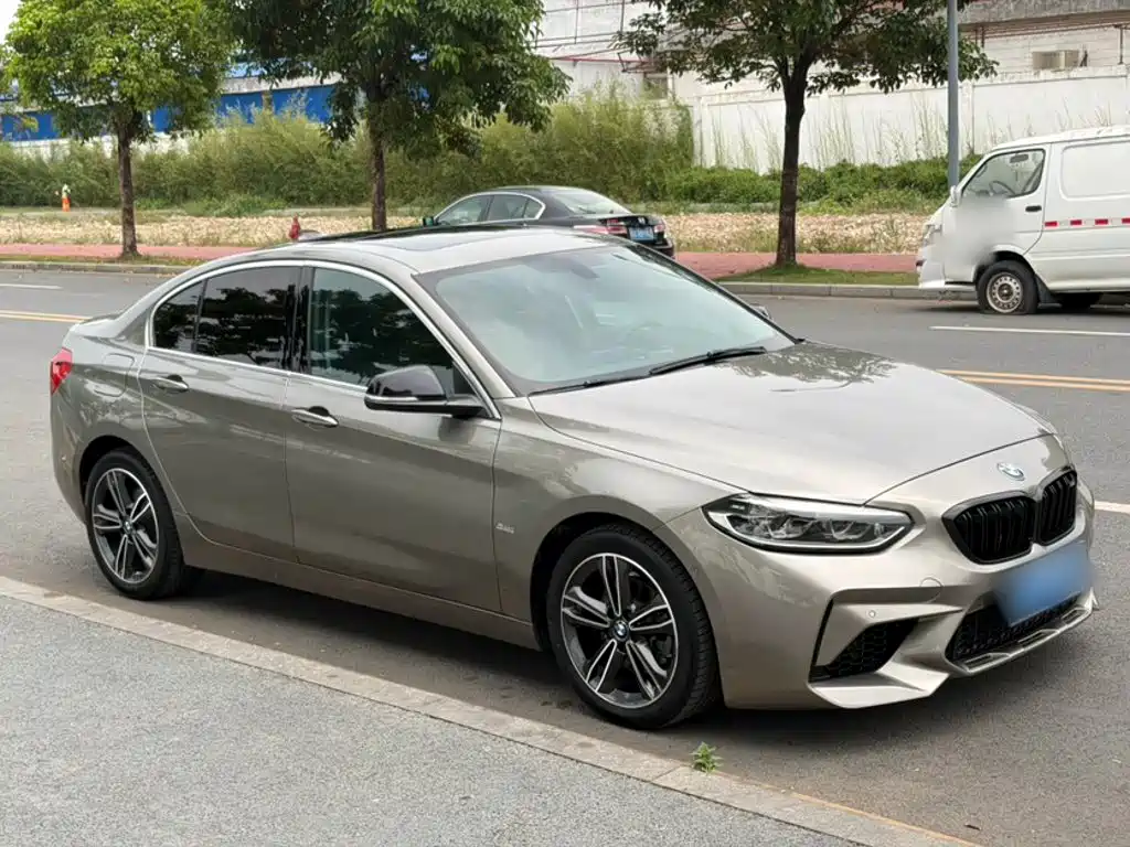 BMW 1 Series 2018 — фото 25