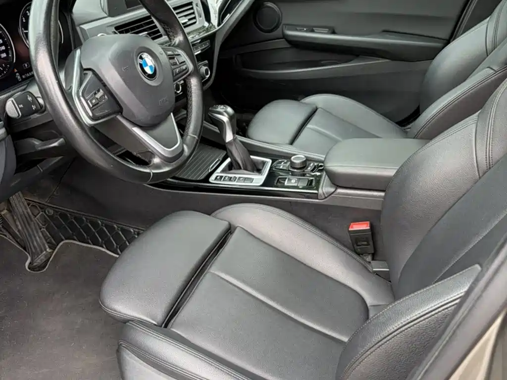 BMW 1 Series 2018 — фото 13