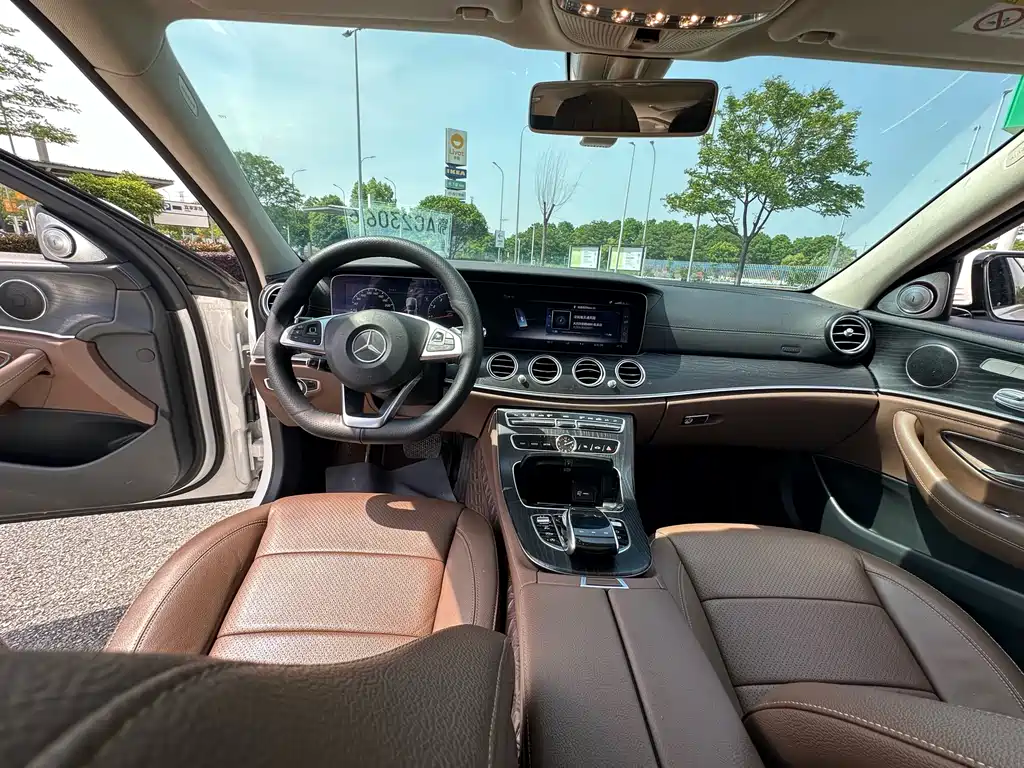 Mercedes-Benz E-Class 2018 — фото 12