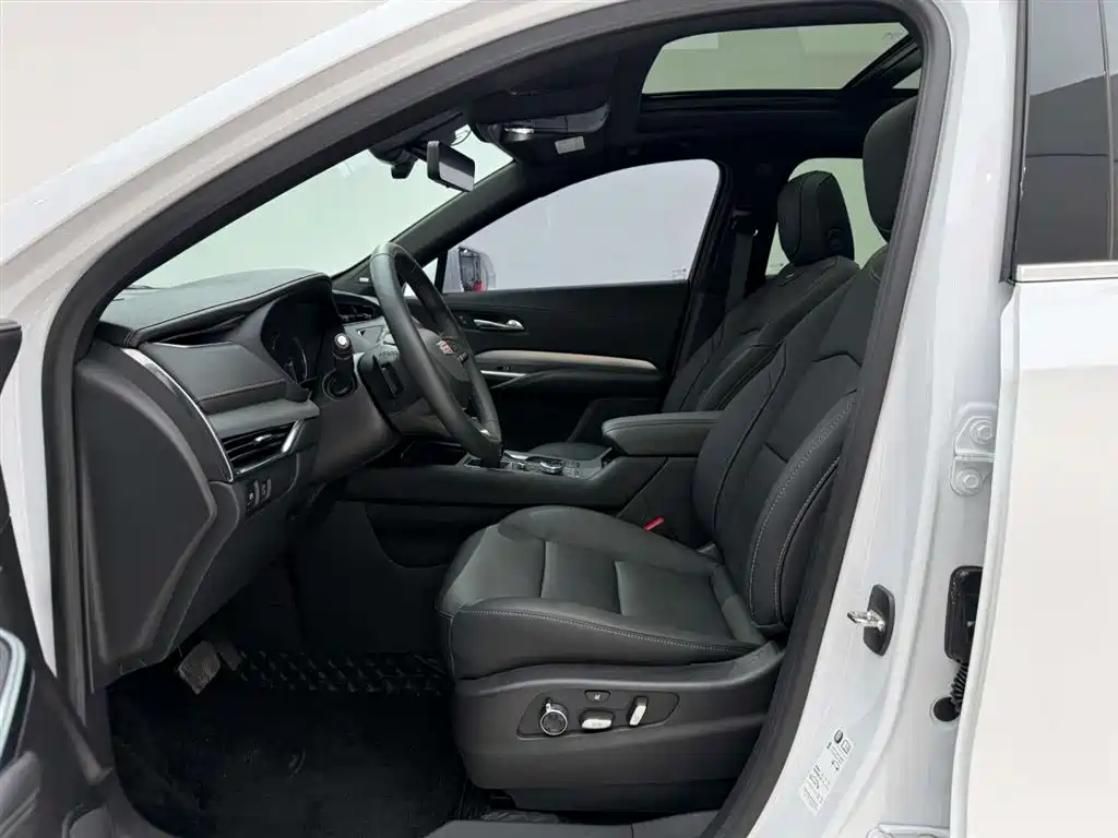 Cadillac XT4 2023 — фото 15