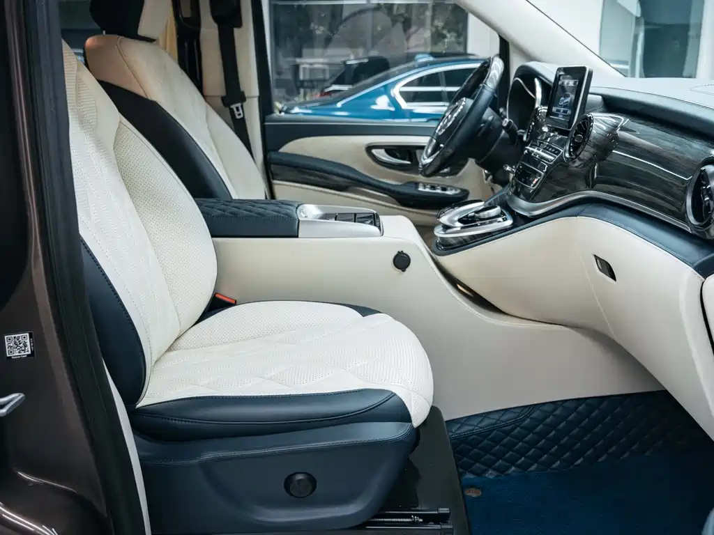 Mercedes-Benz V-Class 2020 — фото 11